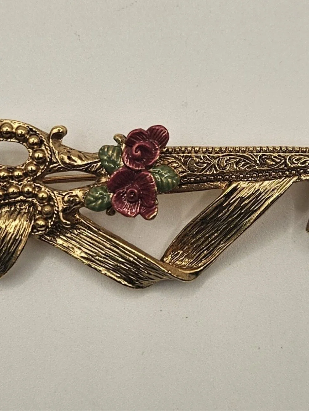 Vintage Gold Tone Scissors Shears Brooch Pin Enamel Rose Ribbon Jewelry